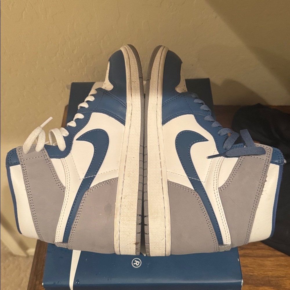 Used twice  8mens Jordan 1 Retro High OG (True Blue) - Picture 3 of 4